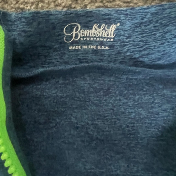 Bombshell sports crop top- Fits 6-8 - Picture 5 of 8